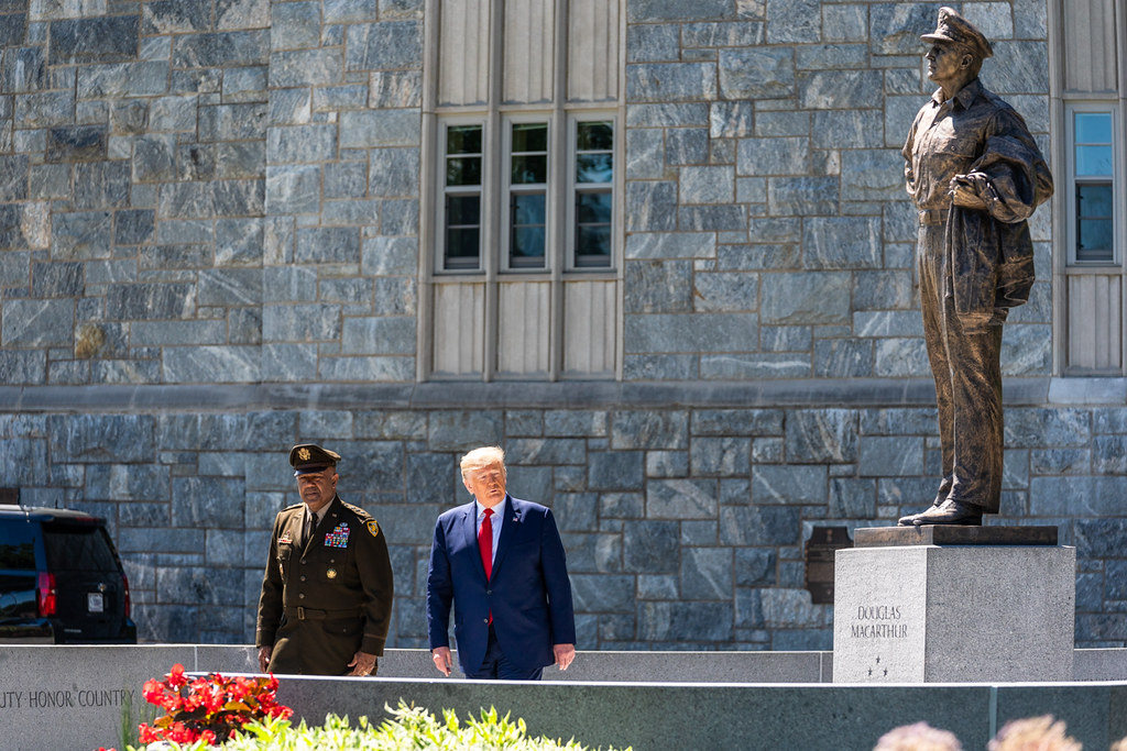 Trump rips removal of Robert E. Lee statue: 'Complete desecration'